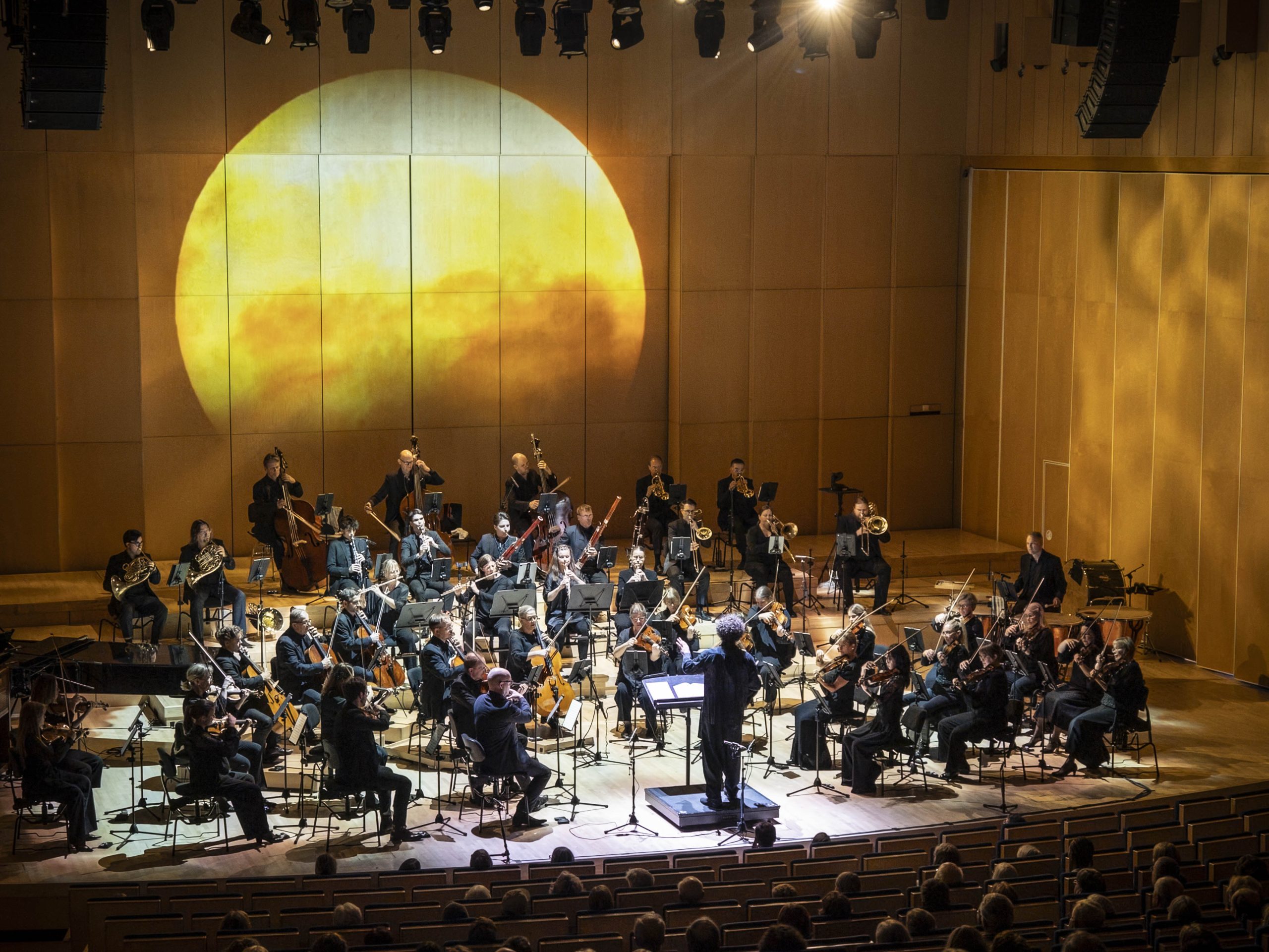 Tapiola Sinfonietta esiintymässä Tapiolasalissa