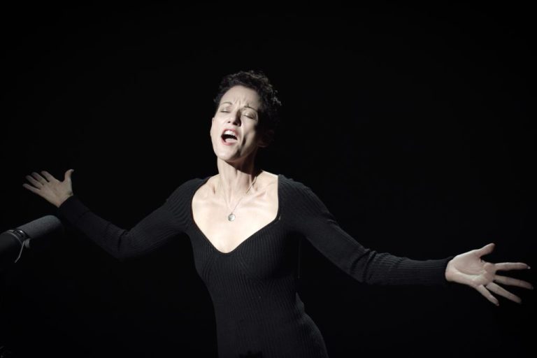 Laulaja Valerie Gabail.