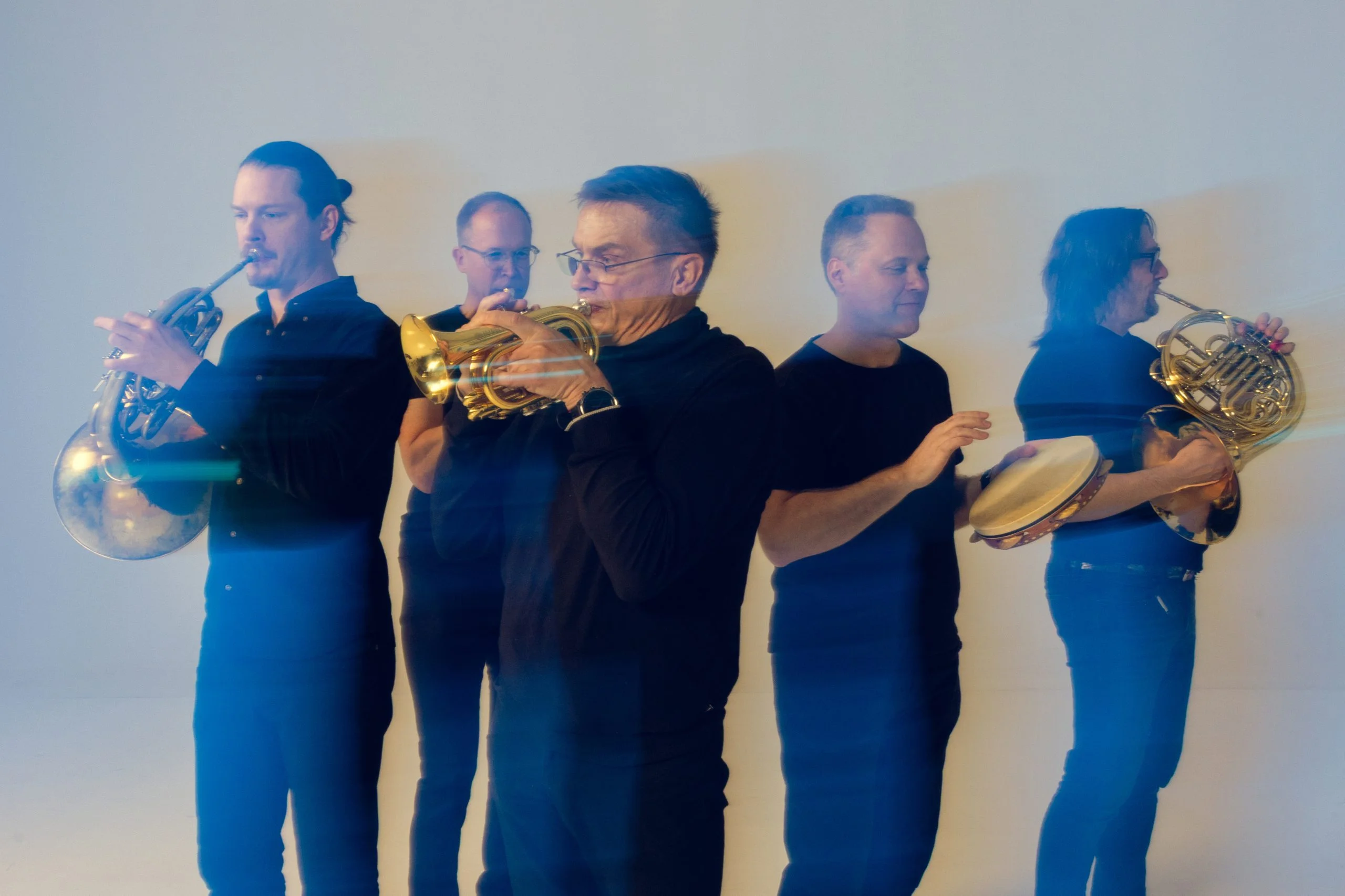 Tapiola Sinfoniettan vaski- ja lyömäsoittajat.