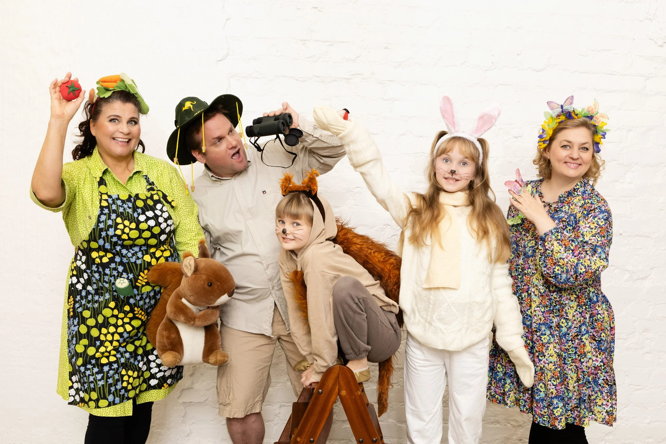 Orava, peippo ja pikku lintu -konsertin taiteellinen työryhmä.